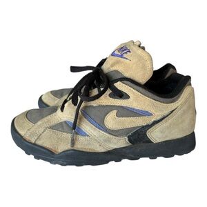 Vintage 1992 Nike Hiking Shoes, Women’s size 8